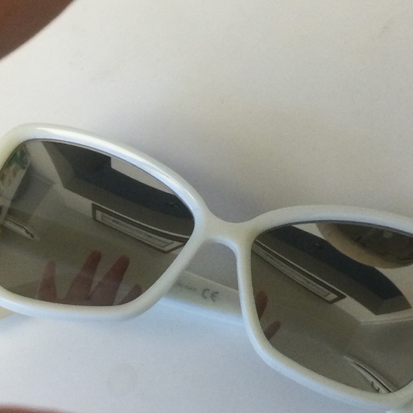 CELINE CL40075I 56mm SUNGLASSES WHITE WITH MIRRORED LENSES
NWOT